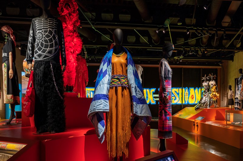 Native American Fashion utställningen