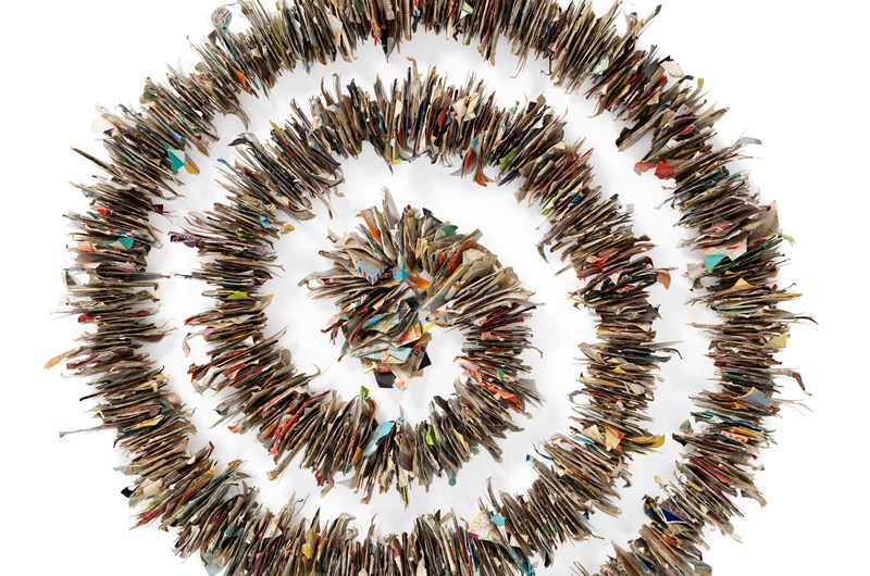 Carouschka Streijffert, Spiralvirvel – Spiral whirl, 1989. Object of paper, eyelets and rope. Length: 4600 mm, ø 1200 mm. Weight: 7015 g.