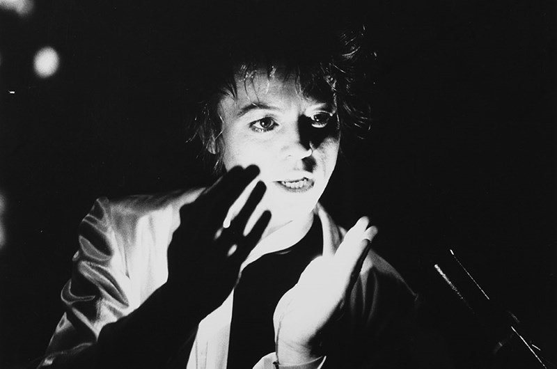 Laurie Anderson, Home of the Brave, 1986, 35mm film, 90 min. Ett hisnande performanceverk med sång, dans och idel elektroniska tricks som också blir en konsertfilm. Se den! Foto: Les Fincher