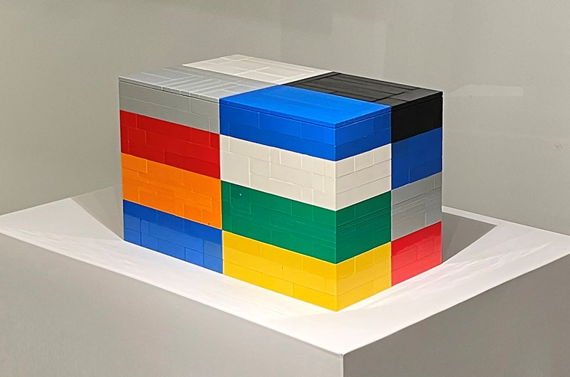 Miles Conradi, Monolit (layer) Lego