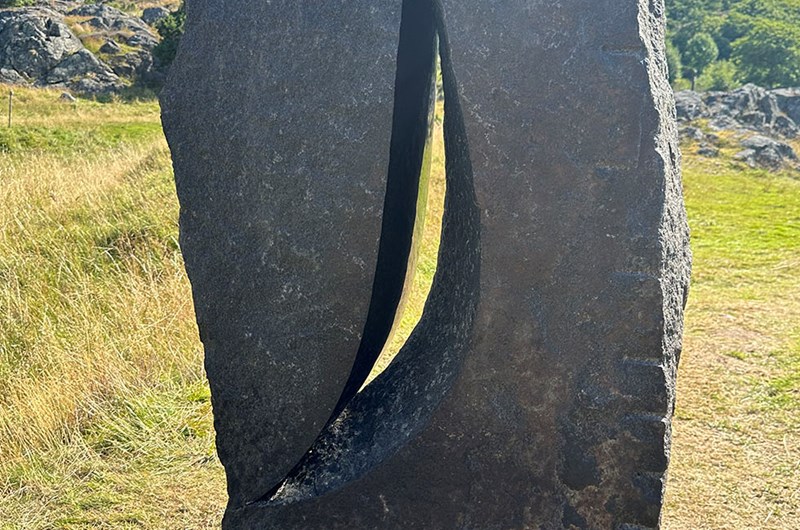 Pål Svensson, Glipa, Skulptur i Pilane. Foto: Konstguiden