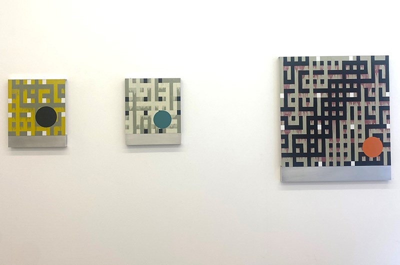 Olle Borg, 2023, utställningsvy, målningar i olja och lackfärg på aluminium, Susanne Pettersson Gallery