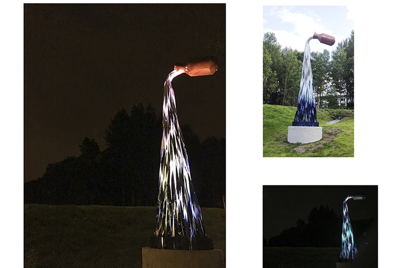 "Kannan" lackerat järn och datastyrd RGB- belysning , höjd 5 meter  i Viksjö centrum