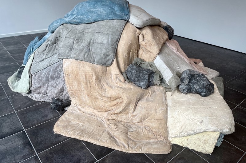 Installtionsvy av " Old Lovers" i den pågående utställningen i Nässjö konsthall. Foto: Nässjö kosnthall 
