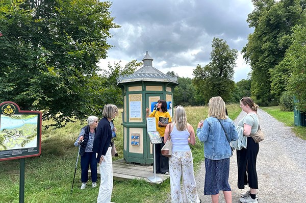 Missa inte gratis konstvisning på Kungl Djurgården i sommar