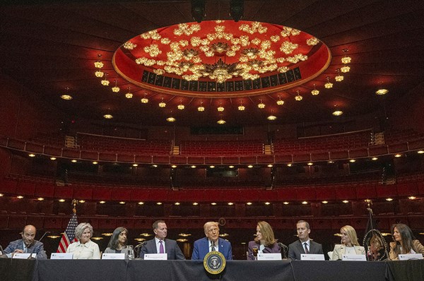 Trump genomförde "maktshow" på kulturcenter