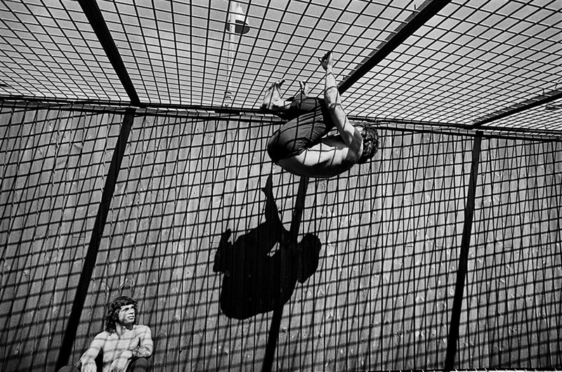 Anders Petersen, Rastgården, Österåker, 1983. Ur boken "Fängelse" 1984, med text av Leif GW Persson.