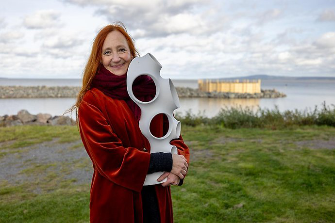 Eva Hild gör konstnärlig gestaltning till strandpromenaden i Lidköping