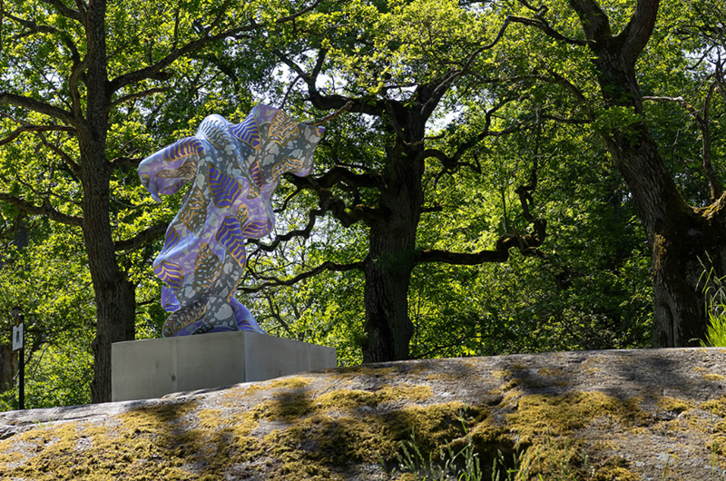  Wind Sculpture in Bronze I. Yinka Shonibare CBE 2022, 200 x 137 x 147 cm Brons, lackfärg, betong. Foto: Örjan Furberg