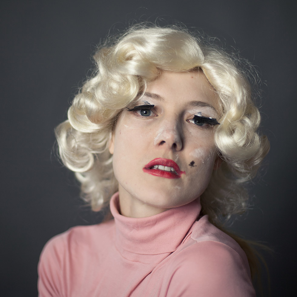 JULIA PEIRONE – I’M NOT BLONDE