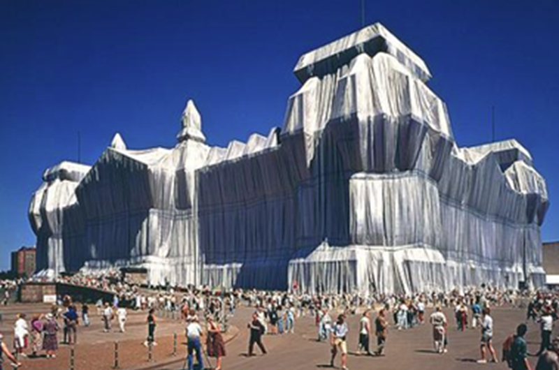 Christos & Jeanne-Claudes inpackning av Riksdagshuset i Berlin 1995