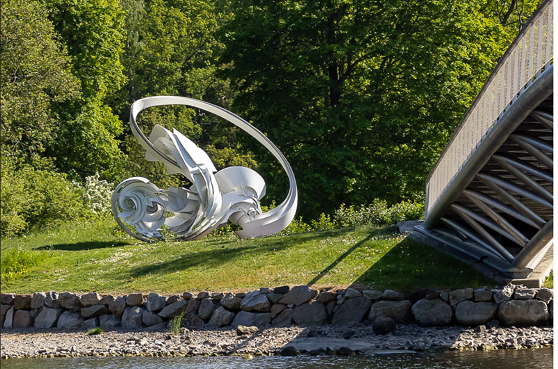 Hoop-La Alice Aycock 2014, 580 x 730 x 520 cm Pulverlackerad aluminium och stål Edition 1/2. Foto: Örjan Furberg