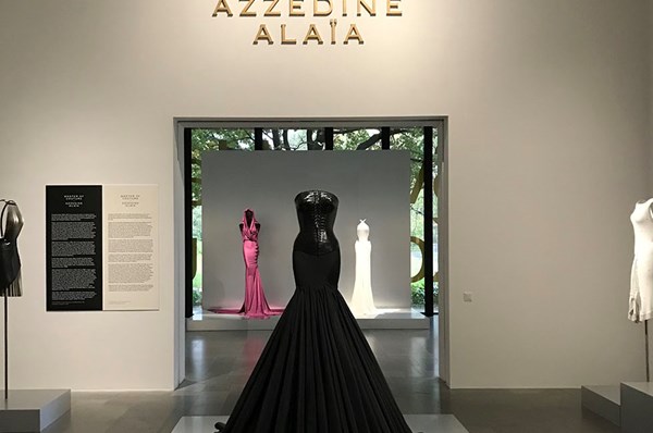 RECENSION: Master of Couture – Azzedine Alaïa på Sven-Harrys Konstmuseum
