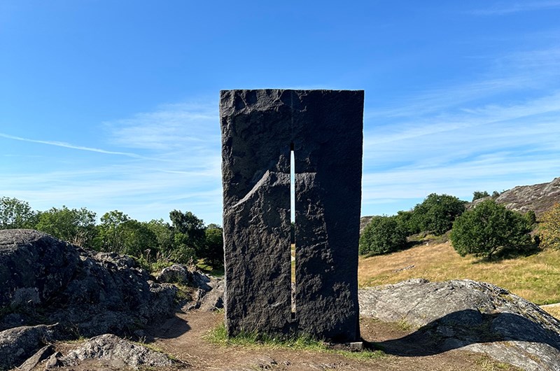 Pål Svensson, Slitz, 2024. Skulptur i Pilane. Foto: Konstguiden
