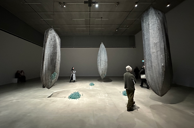 Anastasia Savinova, installationsvy, Bonniers konsthall 2024. Foto: Konstguiden