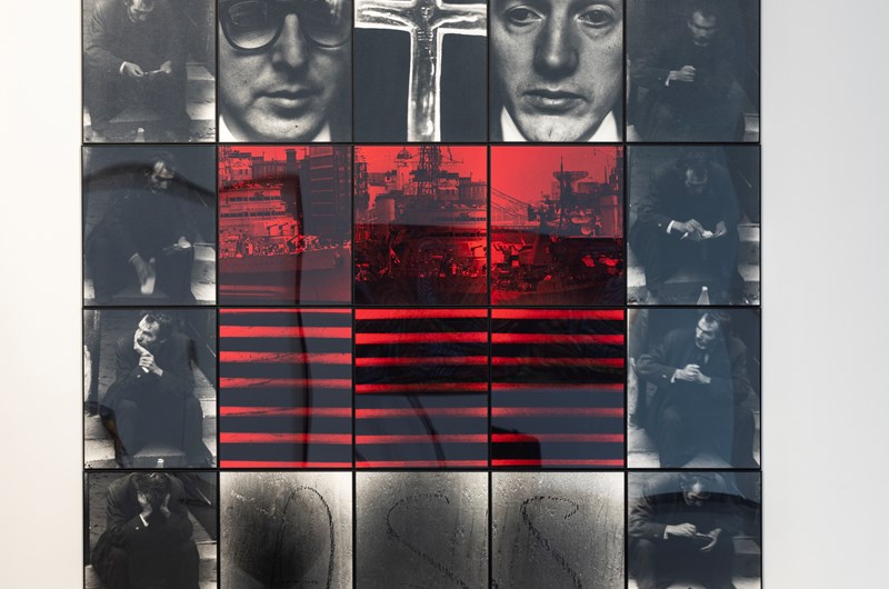 Gilbert & George, Prick Ass, 1977, Fotocollage, 300 x 250 cm / Antony Gormley, Fall, 1989, Bly, luft, glasﬁber, gips, 65 x 195 x 55 cm. Foto: Adrian Bugge
