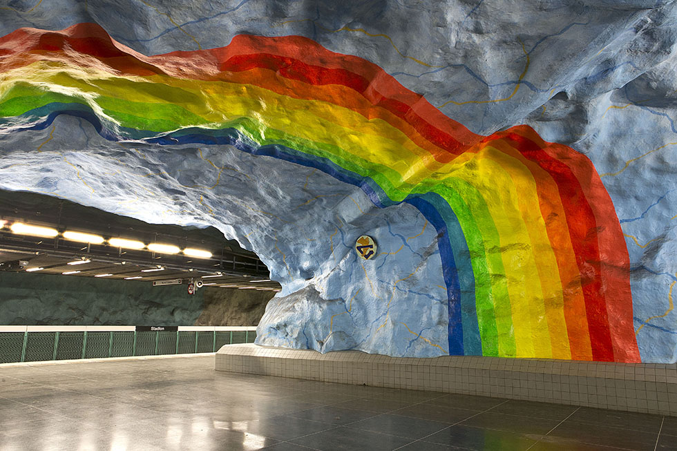 Konstnären bakom regnbågen på Stadions t-bana död