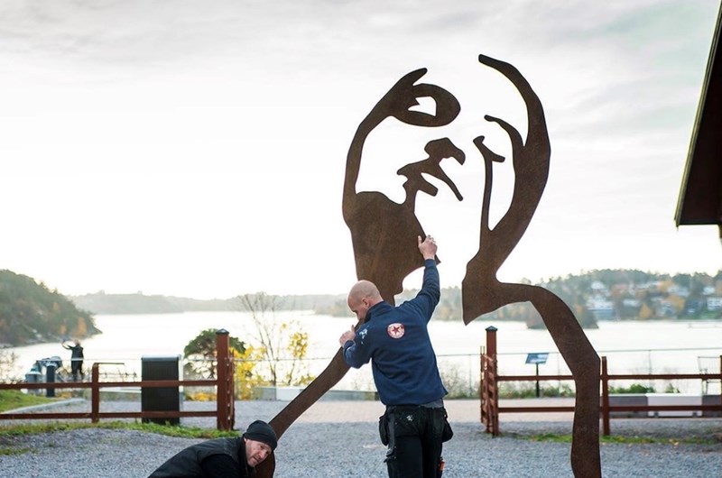 "När vi blundar" skulptur i stål - offentligt verk Sollentuna Kommun / Edsviken. Såld.