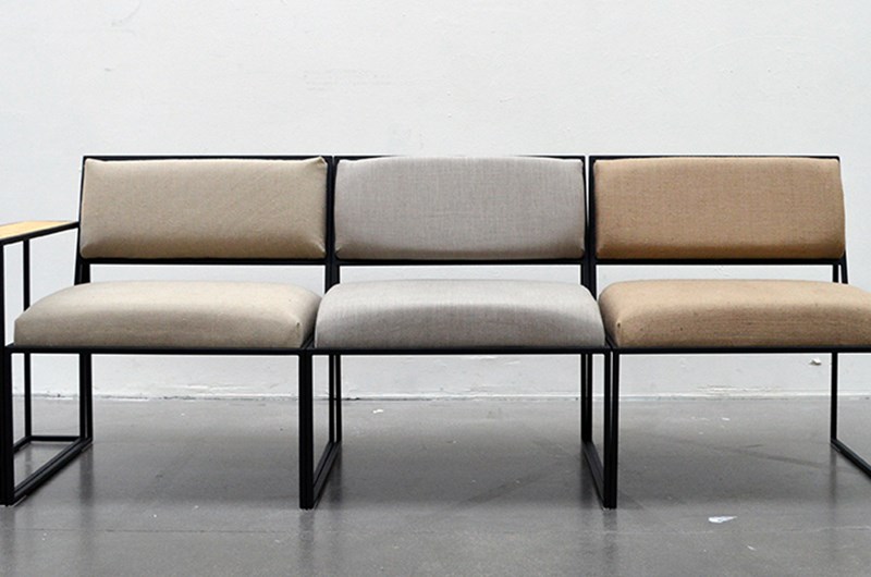 Yeah but no. Modulsoffa. Undersökning/dissektion av soffan och dess funktioner, material och utryck.
