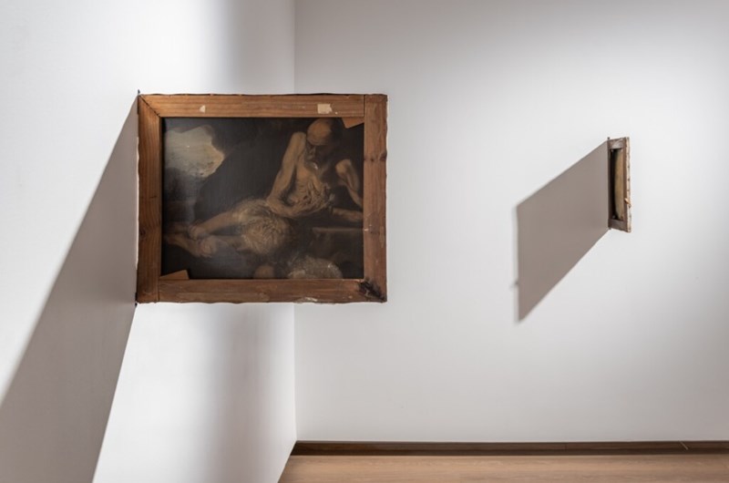 Andra sidan av verket ”Sväljbild (verso man i grotta med dödskalle, 1800-tal)”, 2025. Foto: Jean-Baptiste Béranger