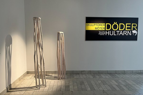 Skulptörer möter Döderhultarn på Oskarshamns konsthall