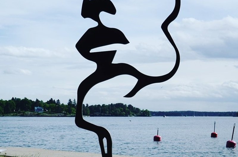 "Nuna" skulptur i stål, offentligt verk Österåkers Kommun - Åkers Kanal. Såld.