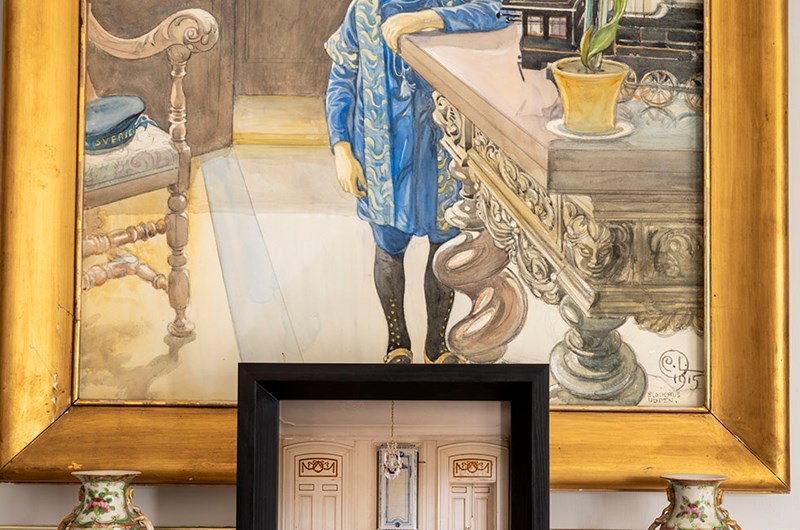Carl Larsson, Porträtt av Tage Thiel, 1915, olja på duk, och Maria Friberg, Duration 5, 2012, fotografi. Foto: Urban Jörén / Thielska Galleriet