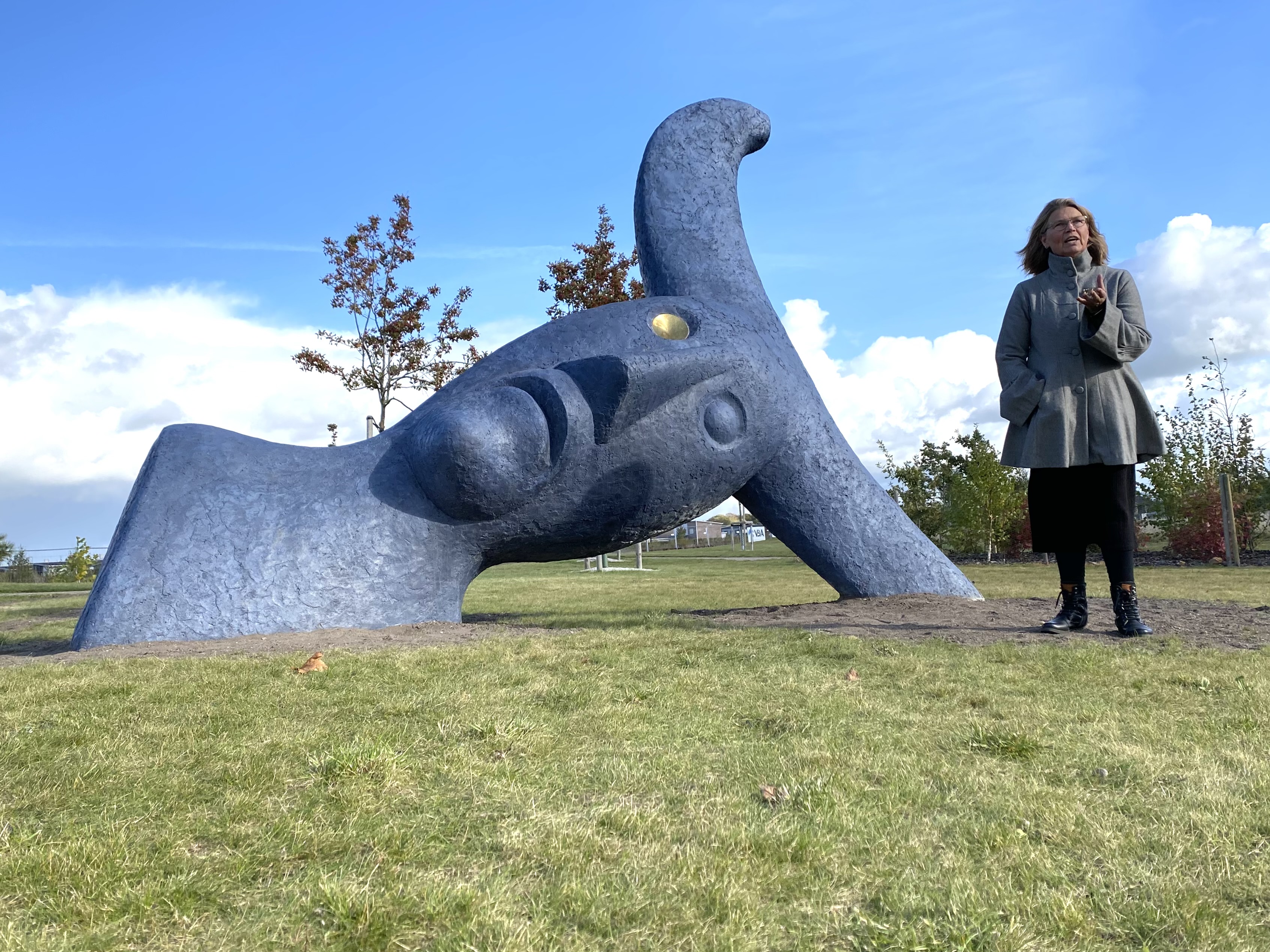 Helene Aurell med Oden i Hjärups park, Staffanstorp. Foto, Hannah Aurell.