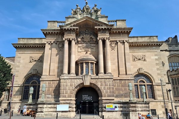 Mer än 600 föremål stulna i kupp mot museum