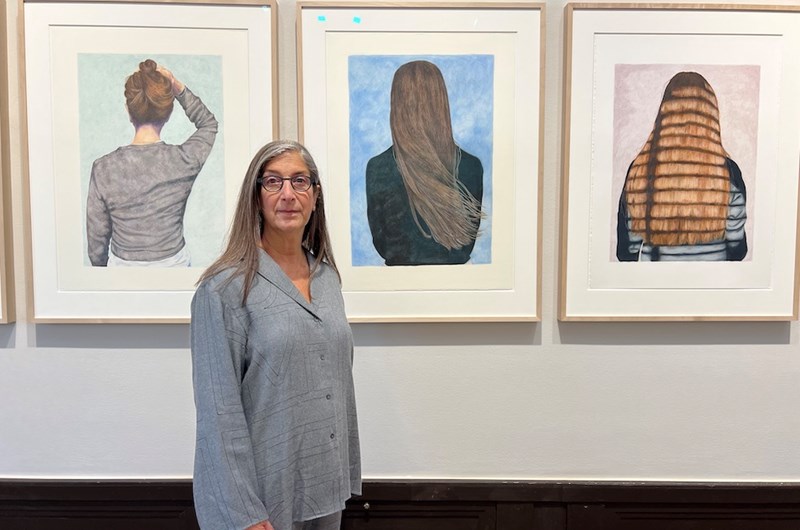 Amy Simons oljepastellteckningar visas av Galleri Wetterling på Market Art Fair.
