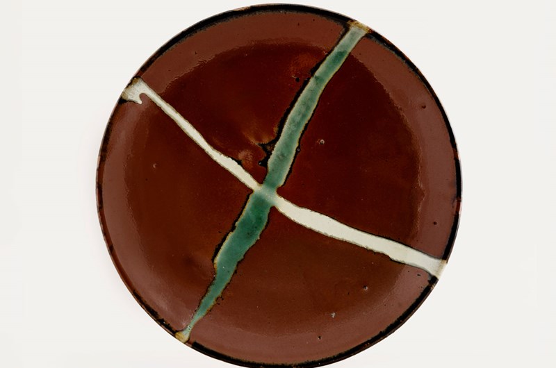 Shōji Hamada, Fat, 1960-tal. Stengods, målad dekor. Östasiatiska Museet/Världskulturmuseerna. Foto: Linn Ahlgren/Nationalmuseum. © Shōji Hamada.