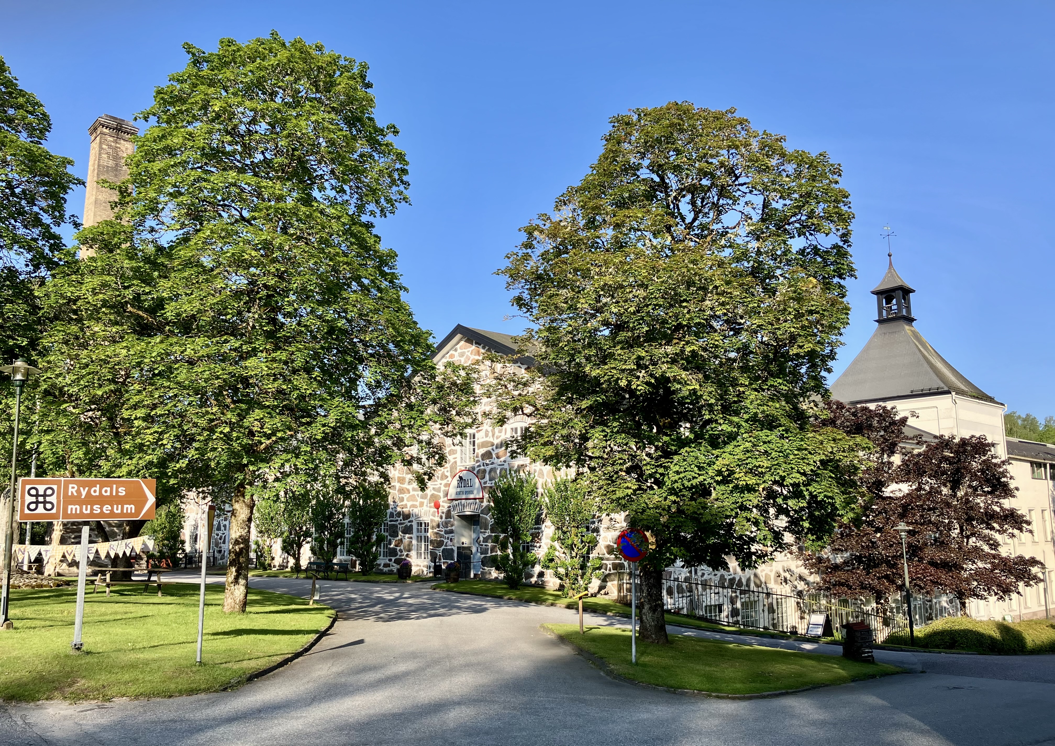 Rydals museum med det karakteristiska tornet på spinnerifabriken och tornet vid bruksgatan. 