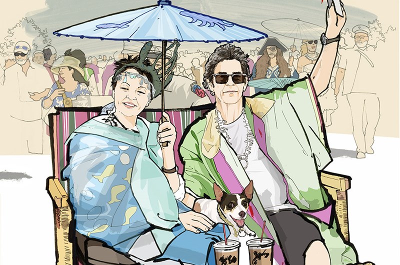 Lou och Laurie som kung och drottning av Mermaid paraden, med hunden Lolabelle i Coney Island, New York, 2010. Lyndon Hayes, illustration based on photograph by unknown