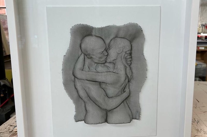 One more kiss, mesh sculpture, 24x29x3 cm