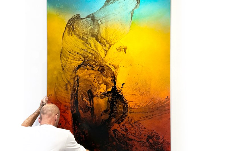 "Regnbågsbarn" målning på linneduk 120x200cm. Finns för visning i ateljén i Åkersberga.